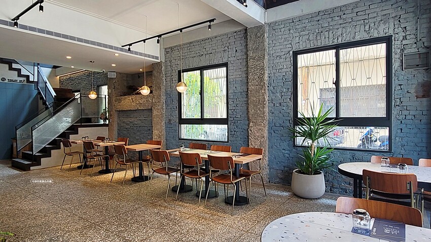 台中人氣老宅咖啡館，招牌法式舒芙蕾必點，還有早午餐、義大利麵、燉飯也很推！不限時、無服務費更優～