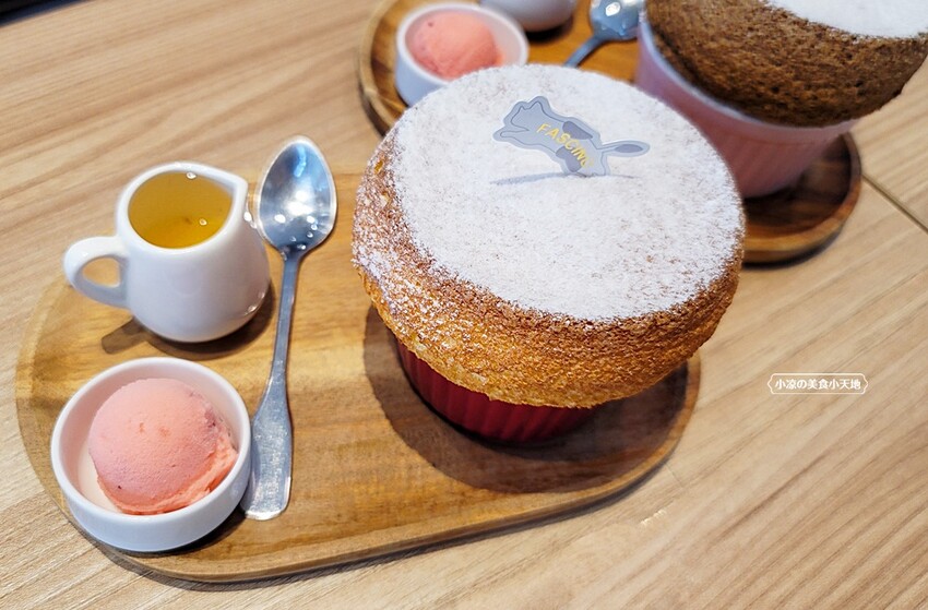 台中人氣老宅咖啡館，招牌法式舒芙蕾必點，還有早午餐、義大利麵、燉飯也很推！不限時、無服務費更優～