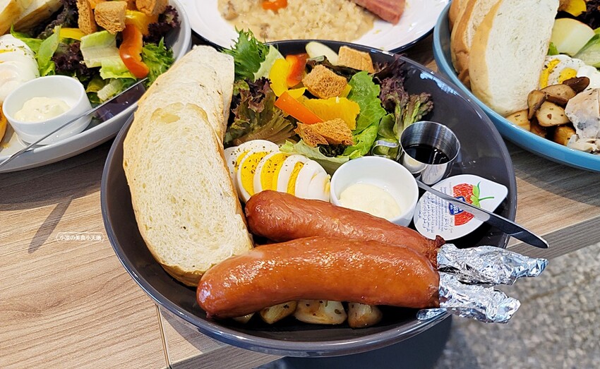 台中人氣老宅咖啡館，招牌法式舒芙蕾必點，還有早午餐、義大利麵、燉飯也很推！不限時、無服務費更優～