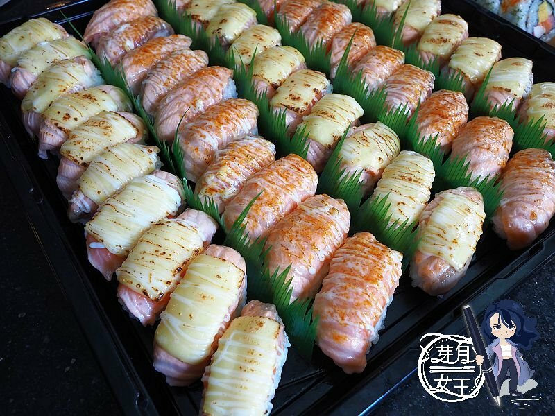 鮭魚握壽司一顆才17元，比好市多便宜，50貫鮭魚握壽司只賣你850元~要預約！