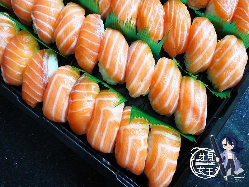 鮭魚握壽司一顆才17元，比好市多便宜，50貫鮭魚握壽司只賣你850元~要預約！