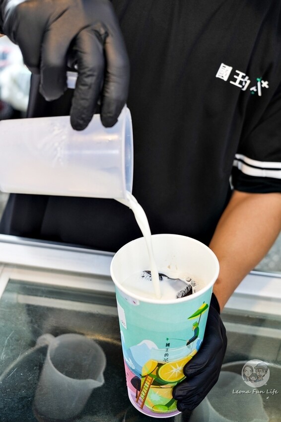 台中市太平區台中太平|國王的茶太平大興店-開幕慶買一送一超優惠,國王杯大容量消暑解渴靠這杯