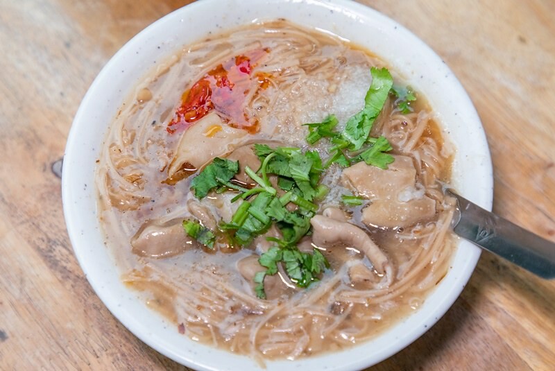 【板橋區美食里-埔墘的味道之十一】馬路慶肉圓麵線.四十年三輪車老攤.萬華.板橋人記憶中叫沿街叫賣的麵線肉