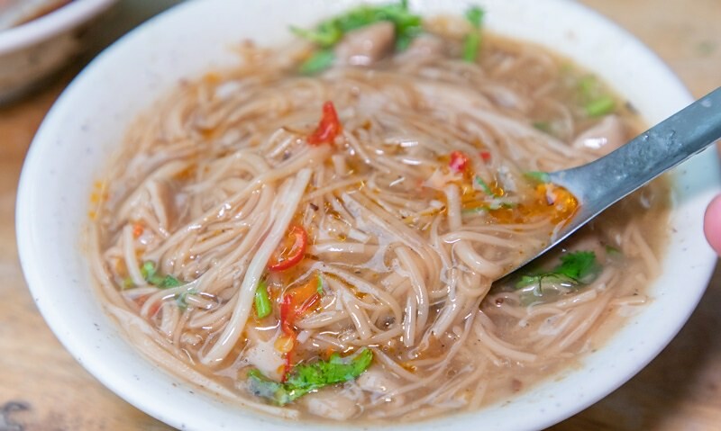 【板橋區美食里-埔墘的味道之十一】馬路慶肉圓麵線.四十年三輪車老攤.萬華.板橋人記憶中叫沿街叫賣的麵線肉