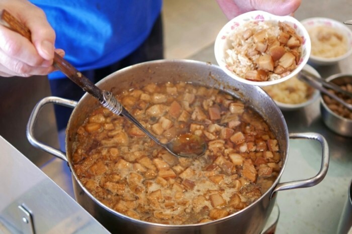 芋泥尬飯糰迸出新滋味『五分鐘找餐台南民生店』澎湃川味辣妹鍋燒意麵吃起來！台南美食｜台南中西區｜外帶美食 - 曼達愛吃鬼