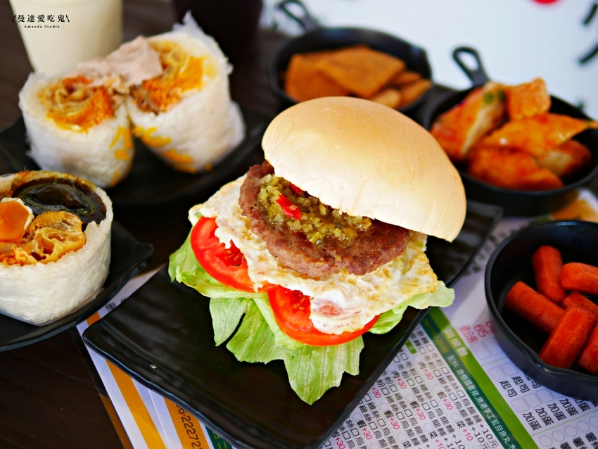 芋泥尬飯糰迸出新滋味『五分鐘找餐台南民生店』澎湃川味辣妹鍋燒意麵吃起來！台南美食｜台南中西區｜外帶美食 - 曼達愛吃鬼