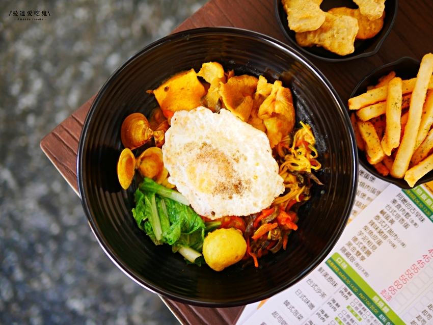 芋泥尬飯糰迸出新滋味『五分鐘找餐台南民生店』澎湃川味辣妹鍋燒意麵吃起來！台南美食｜台南中西區｜外帶美食 - 曼達愛吃鬼