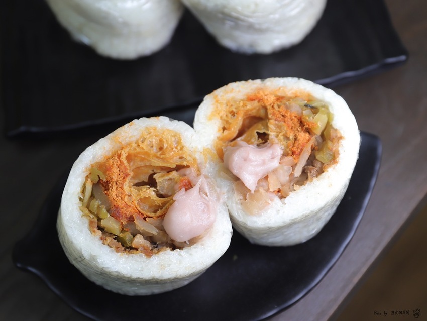 五分鐘找餐台南民生店：讓你從早吃到晚的經典早餐/包著整顆皮蛋的黑金飯糰.神奇滋味挖尬意/料多味美的澎湃鍋燒意麵.早餐晚餐都吃的到/台南必吃早餐推薦/uber eats.food panda外送合作店家