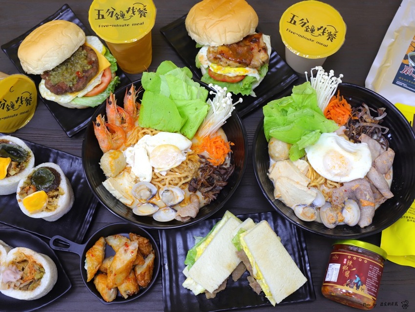 五分鐘找餐台南民生店：讓你從早吃到晚的經典早餐/包著整顆皮蛋的黑金飯糰.神奇滋味挖尬意/料多味美的澎湃鍋燒意麵.早餐晚餐都吃的到/台南必吃早餐推薦/uber eats.food panda外送合作店家