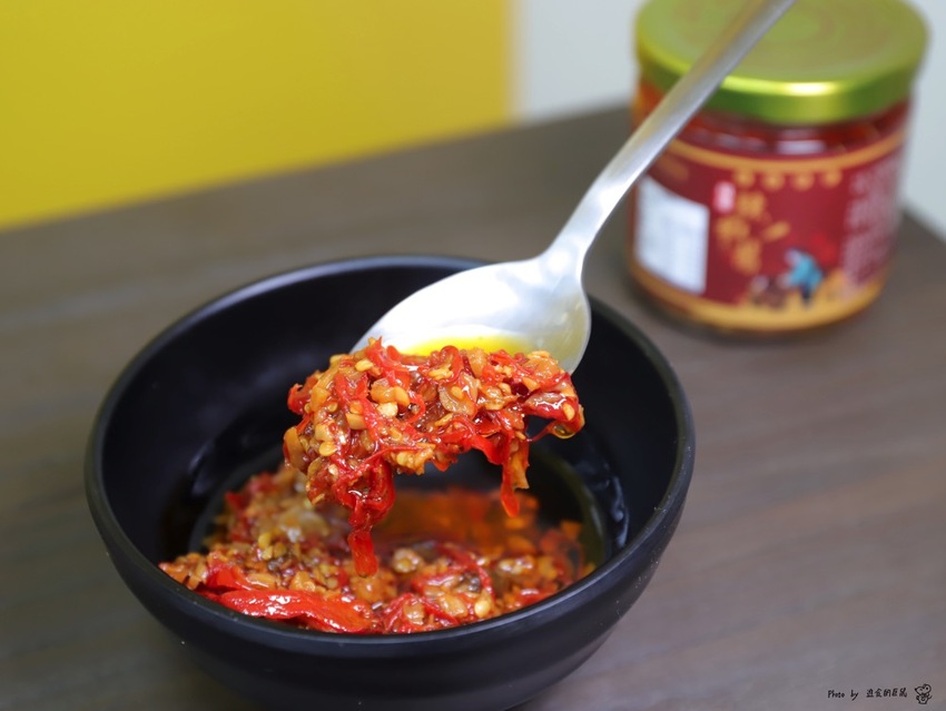 五分鐘找餐台南民生店：讓你從早吃到晚的經典早餐/包著整顆皮蛋的黑金飯糰.神奇滋味挖尬意/料多味美的澎湃鍋燒意麵.早餐晚餐都吃的到/台南必吃早餐推薦/uber eats.food panda外送合作店家