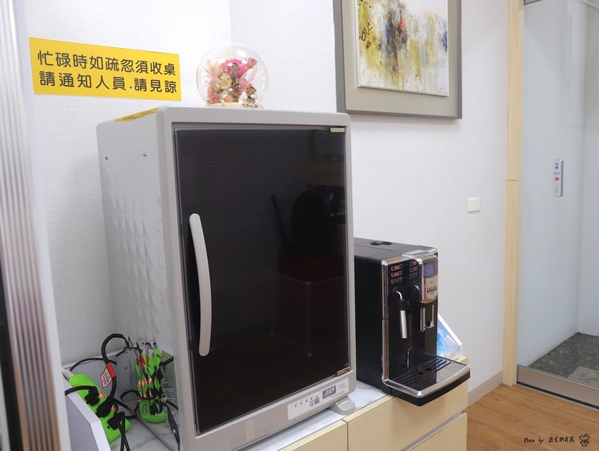 五分鐘找餐台南民生店：讓你從早吃到晚的經典早餐/包著整顆皮蛋的黑金飯糰.神奇滋味挖尬意/料多味美的澎湃鍋燒意麵.早餐晚餐都吃的到/台南必吃早餐推薦/uber eats.food panda外送合作店家