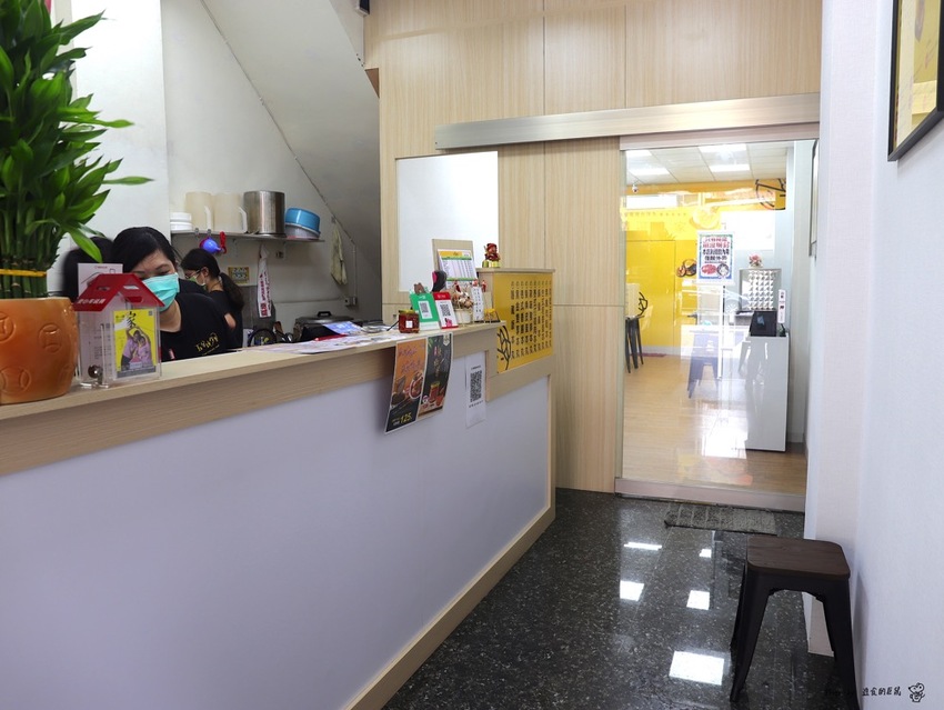 五分鐘找餐台南民生店：讓你從早吃到晚的經典早餐/包著整顆皮蛋的黑金飯糰.神奇滋味挖尬意/料多味美的澎湃鍋燒意麵.早餐晚餐都吃的到/台南必吃早餐推薦/uber eats.food panda外送合作店家