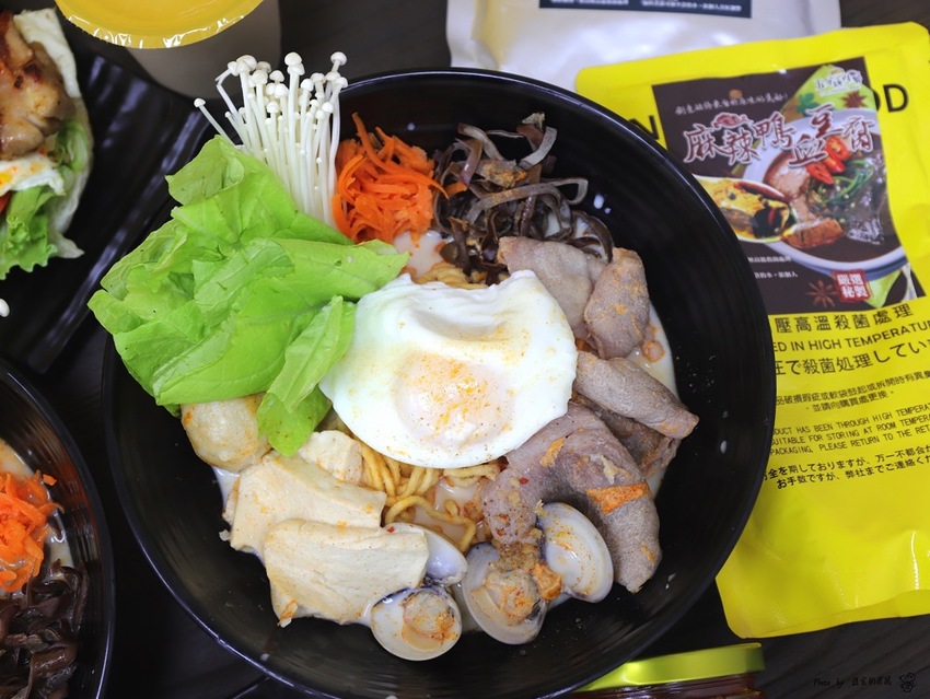 五分鐘找餐台南民生店：讓你從早吃到晚的經典早餐/包著整顆皮蛋的黑金飯糰.神奇滋味挖尬意/料多味美的澎湃鍋燒意麵.早餐晚餐都吃的到/台南必吃早餐推薦/uber eats.food panda外送合作店家