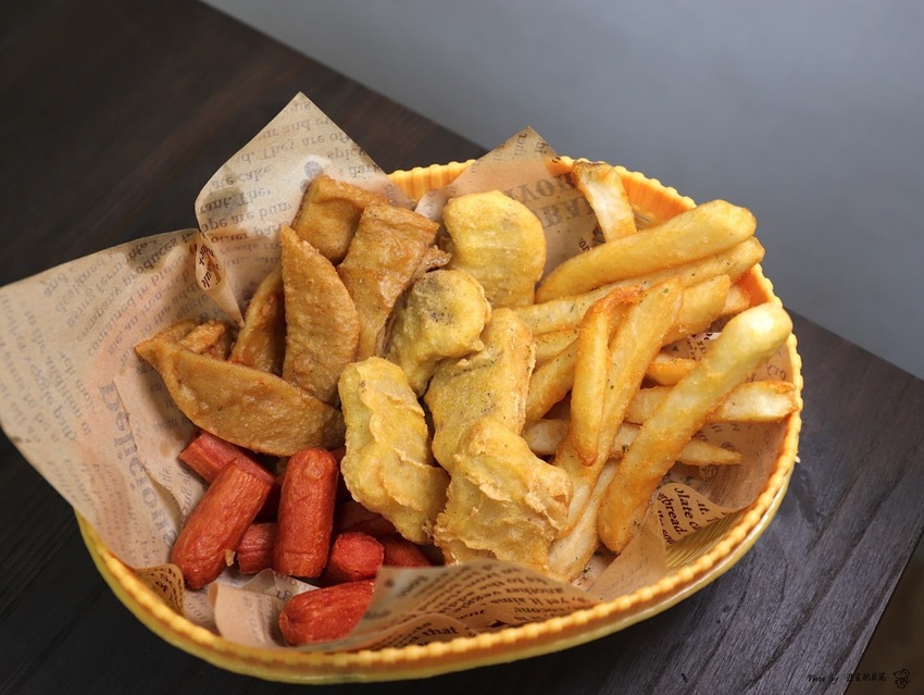 五分鐘找餐台南民生店：讓你從早吃到晚的經典早餐/包著整顆皮蛋的黑金飯糰.神奇滋味挖尬意/料多味美的澎湃鍋燒意麵.早餐晚餐都吃的到/台南必吃早餐推薦/uber eats.food panda外送合作店家