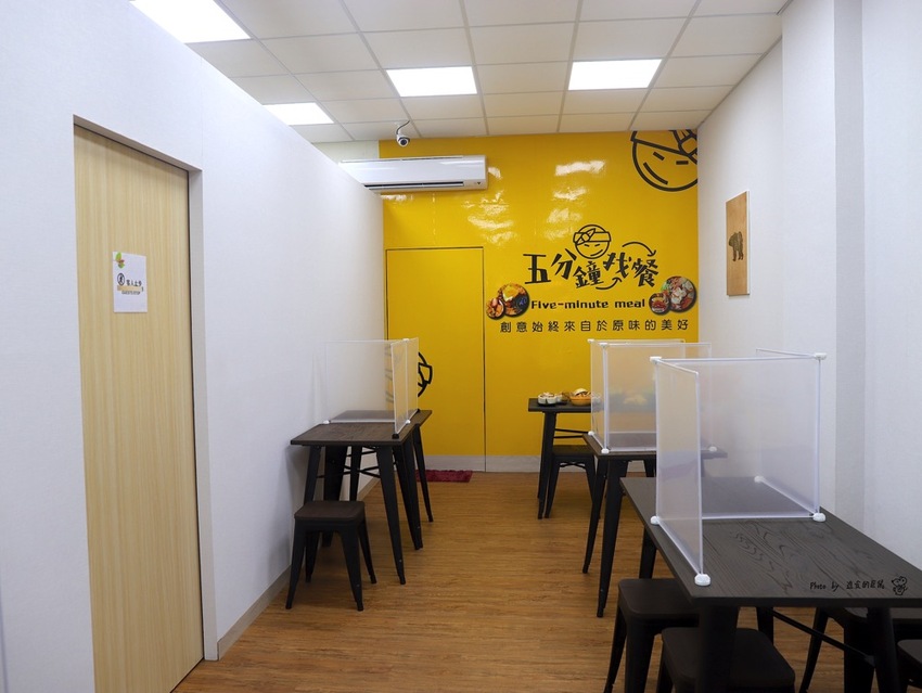 五分鐘找餐台南民生店：讓你從早吃到晚的經典早餐/包著整顆皮蛋的黑金飯糰.神奇滋味挖尬意/料多味美的澎湃鍋燒意麵.早餐晚餐都吃的到/台南必吃早餐推薦/uber eats.food panda外送合作店家