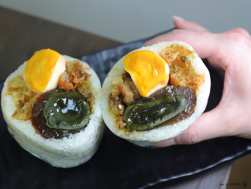 五分鐘找餐台南民生店：讓你從早吃到晚的經典早餐/包著整顆皮蛋的黑金飯糰.神奇滋味挖尬意/料多味美的澎湃鍋燒意麵.早餐晚餐都吃的到/台南必吃早餐推薦/uber eats.food panda外送合作店家