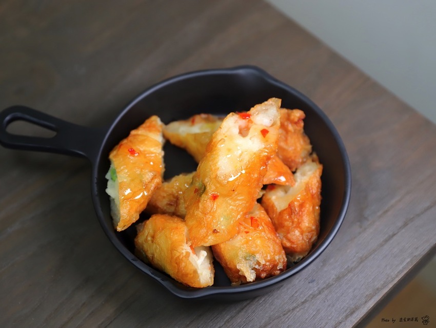 五分鐘找餐台南民生店：讓你從早吃到晚的經典早餐/包著整顆皮蛋的黑金飯糰.神奇滋味挖尬意/料多味美的澎湃鍋燒意麵.早餐晚餐都吃的到/台南必吃早餐推薦/uber eats.food panda外送合作店家