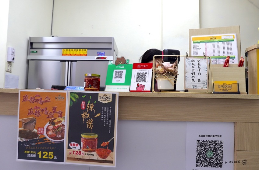 五分鐘找餐台南民生店：讓你從早吃到晚的經典早餐/包著整顆皮蛋的黑金飯糰.神奇滋味挖尬意/料多味美的澎湃鍋燒意麵.早餐晚餐都吃的到/台南必吃早餐推薦/uber eats.food panda外送合作店家