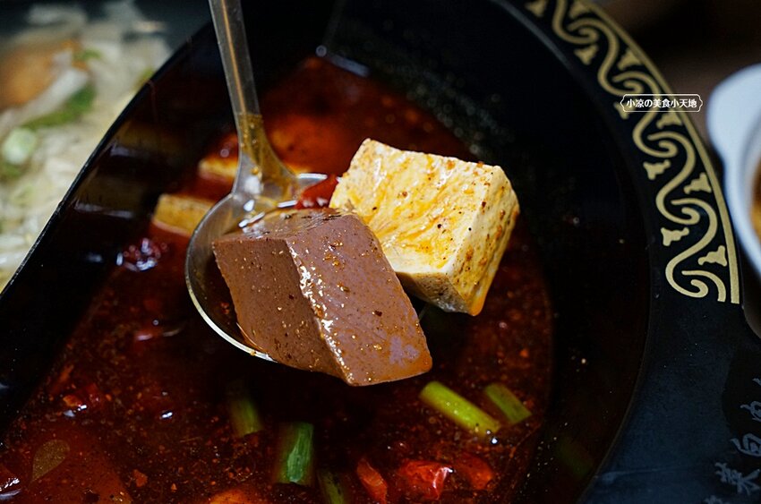 台中少見酸菜白肉、麻辣鴛鴦鍋結合現炒家常菜、北方點心,還有隱藏版土窯雞,菜色多,任君選擇,聊天聚餐好所在!!