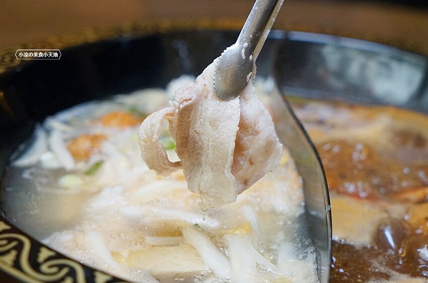 台中少見酸菜白肉、麻辣鴛鴦鍋結合現炒家常菜、北方點心,還有隱藏版土窯雞,菜色多,任君選擇,聊天聚餐好所在!!