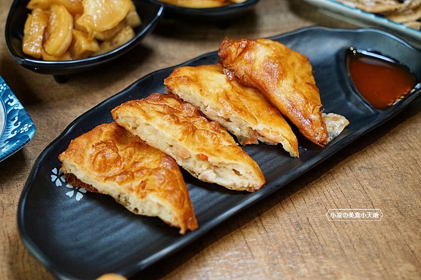 台中少見酸菜白肉、麻辣鴛鴦鍋結合現炒家常菜、北方點心,還有隱藏版土窯雞,菜色多,任君選擇,聊天聚餐好所在!!