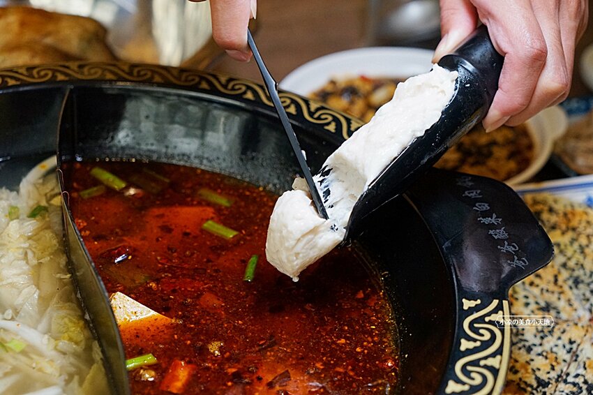 台中少見酸菜白肉、麻辣鴛鴦鍋結合現炒家常菜、北方點心,還有隱藏版土窯雞,菜色多,任君選擇,聊天聚餐好所在!!