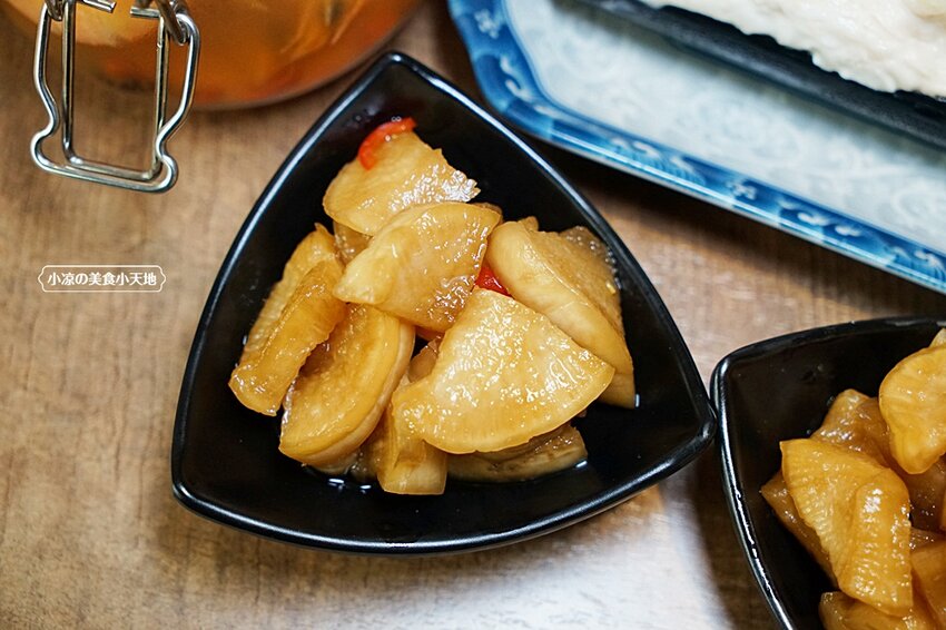 台中少見酸菜白肉、麻辣鴛鴦鍋結合現炒家常菜、北方點心,還有隱藏版土窯雞,菜色多,任君選擇,聊天聚餐好所在!!