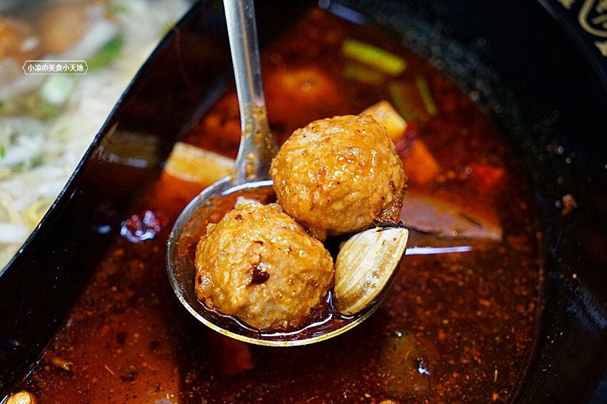 台中少見酸菜白肉、麻辣鴛鴦鍋結合現炒家常菜、北方點心,還有隱藏版土窯雞,菜色多,任君選擇,聊天聚餐好所在!!