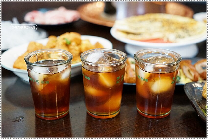 台中少見酸菜白肉、麻辣鴛鴦鍋結合現炒家常菜、北方點心,還有隱藏版土窯雞,菜色多,任君選擇,聊天聚餐好所在!!