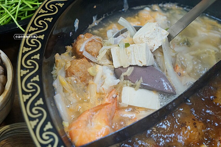 台中少見酸菜白肉、麻辣鴛鴦鍋結合現炒家常菜、北方點心,還有隱藏版土窯雞,菜色多,任君選擇,聊天聚餐好所在!!