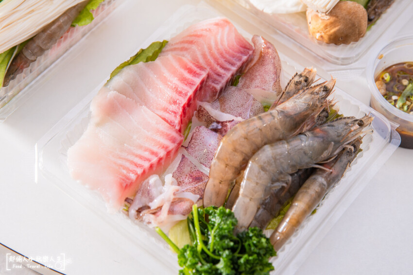 湯馥招牌石頭火鍋-彰化店｜外帶火鍋也能超澎湃，生猛海鮮滿到快溢出來～