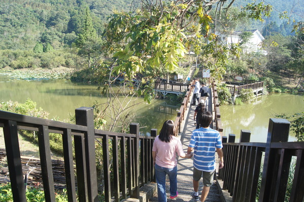 台灣好行南庄線 2日小旅行-東河吊橋、南庄巴斯達隘祭場、向天湖