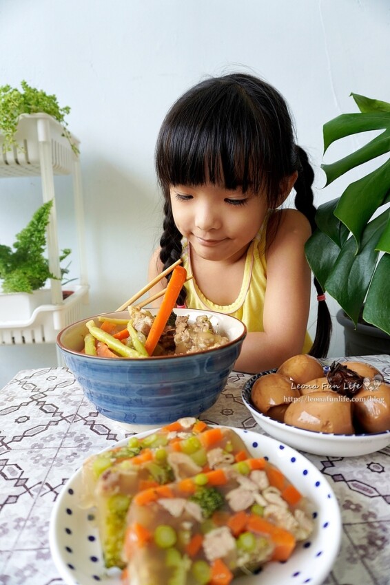 夏天開胃料理|超簡單、不NG肉骨茶茶葉蛋、肉骨茶雞肉蔬菜肉凍|余仁生肉骨茶|電鍋食譜