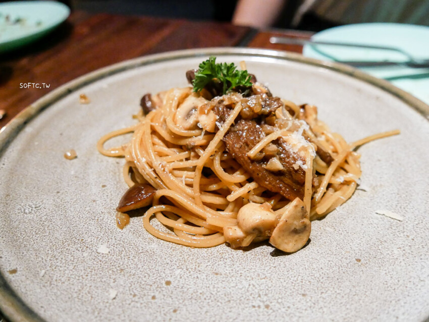 國父紀念館餐酒館》Outing Café & Bar●以為來到小人國的迷你餐量餐酒館 一輪明月陪你喝酒吃晚餐