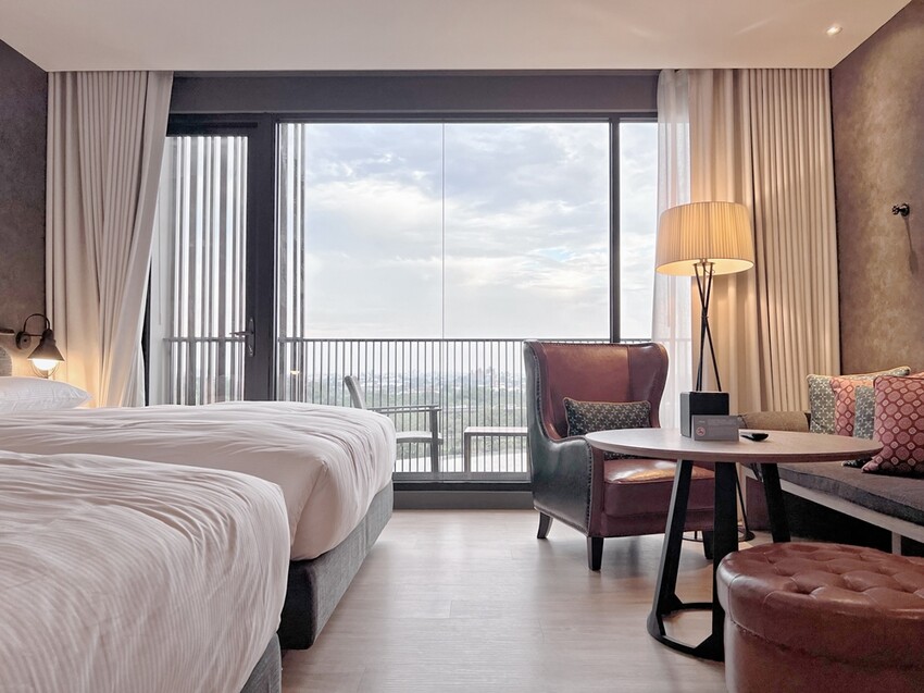 台南住宿/捷絲旅台南十鼓館，一泊二食住宿分享，再享絕美露天泳池，放空渡假來這！