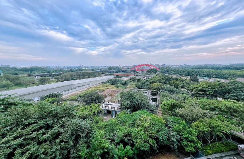 台南住宿/捷絲旅台南十鼓館，一泊二食住宿分享，再享絕美露天泳池，放空渡假來這！
