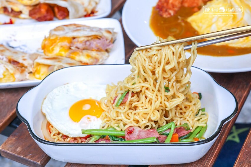 新北市新莊區蛋餅就有16種口味推薦!好好吃的秘汁控肉蛋餅和炒泡麵必點,新北人氣早餐店推薦~