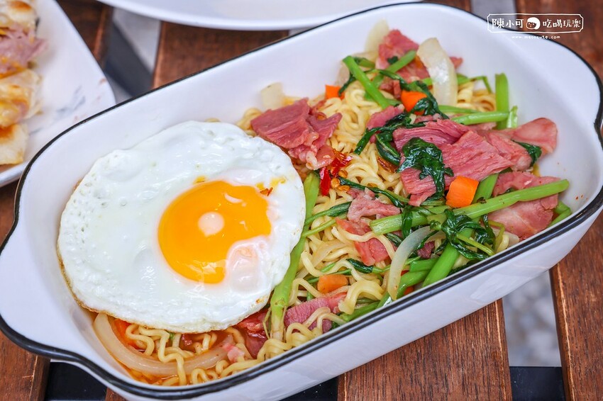 新北市新莊區蛋餅就有16種口味推薦!好好吃的秘汁控肉蛋餅和炒泡麵必點,新北人氣早餐店推薦~