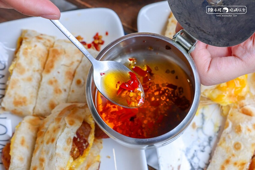 新北市新莊區蛋餅就有16種口味推薦!好好吃的秘汁控肉蛋餅和炒泡麵必點,新北人氣早餐店推薦~