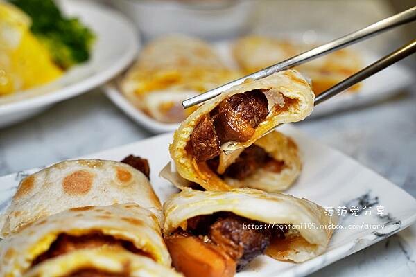 【新莊早午餐】伴心早餐 #芋泥肉鬆 #汁控肉蛋餅 #炒泡麵 #咖哩豬排 多種特色經典早午餐 (12).JPG