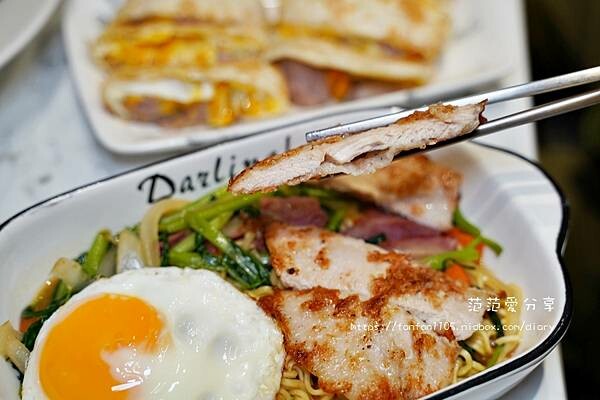 【新莊早午餐】伴心早餐 #芋泥肉鬆 #汁控肉蛋餅 #炒泡麵 #咖哩豬排 多種特色經典早午餐 (15).JPG