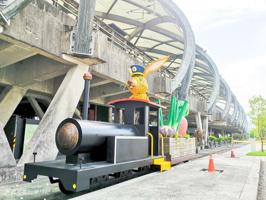 宜蘭最新景點冬山火車站波波草 宜蘭最新景點冬山火車站波波草