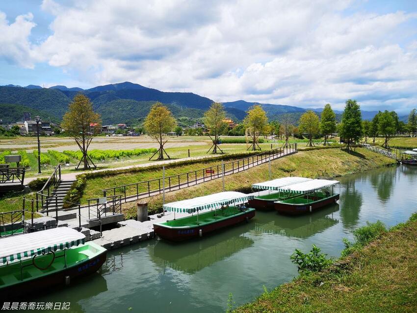 宜蘭最新景點冬山火車站波波草 宜蘭最新景點冬山火車站波波草