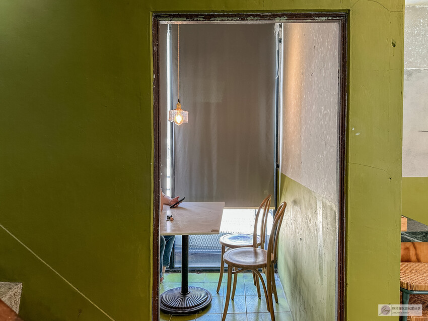 花蓮人氣文青風成康飲食店！50年老屋改造，剝皮辣椒炒手必點。