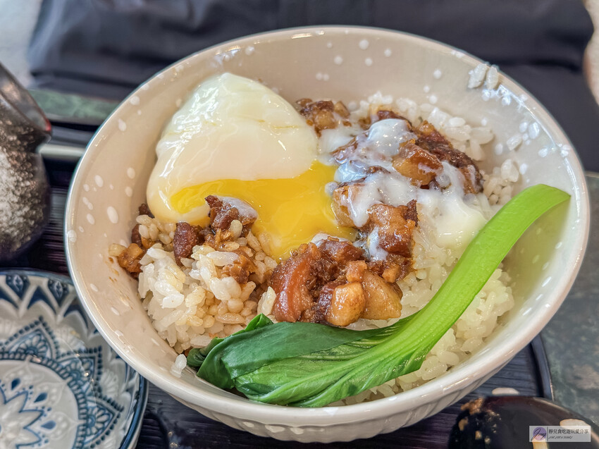 花蓮人氣文青風成康飲食店！50年老屋改造，剝皮辣椒炒手必點。