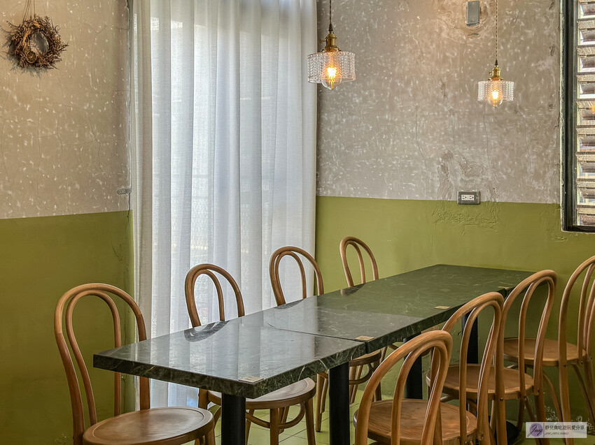 花蓮人氣文青風成康飲食店！50年老屋改造，剝皮辣椒炒手必點。