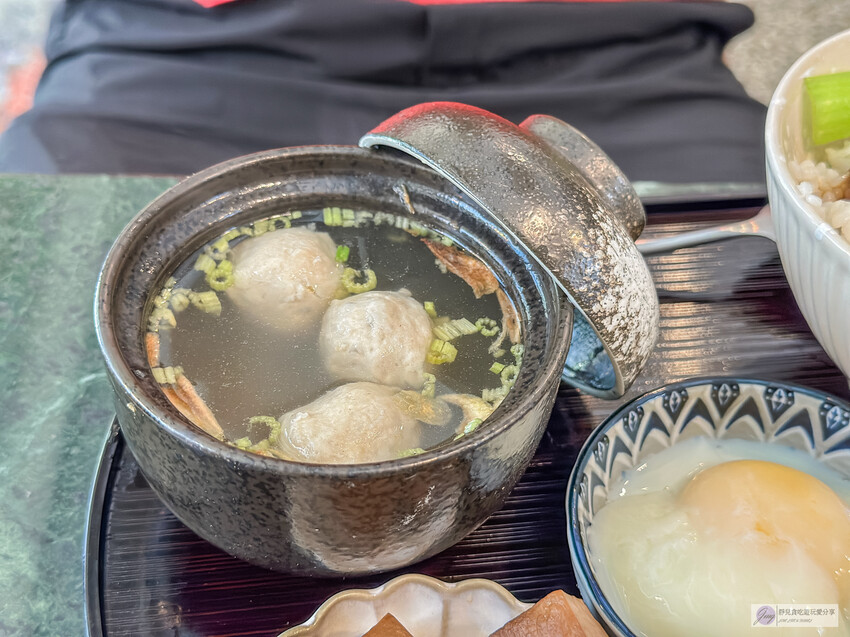 花蓮人氣文青風成康飲食店！50年老屋改造，剝皮辣椒炒手必點。