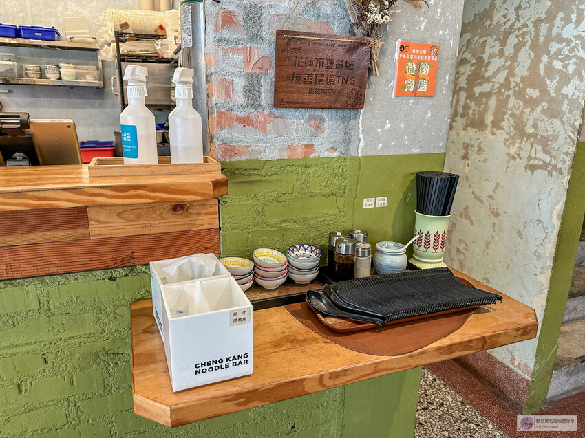 花蓮人氣文青風成康飲食店！50年老屋改造，剝皮辣椒炒手必點。