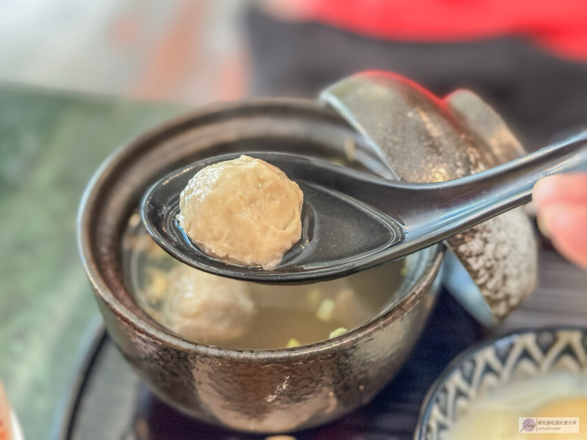 花蓮人氣文青風成康飲食店！50年老屋改造，剝皮辣椒炒手必點。