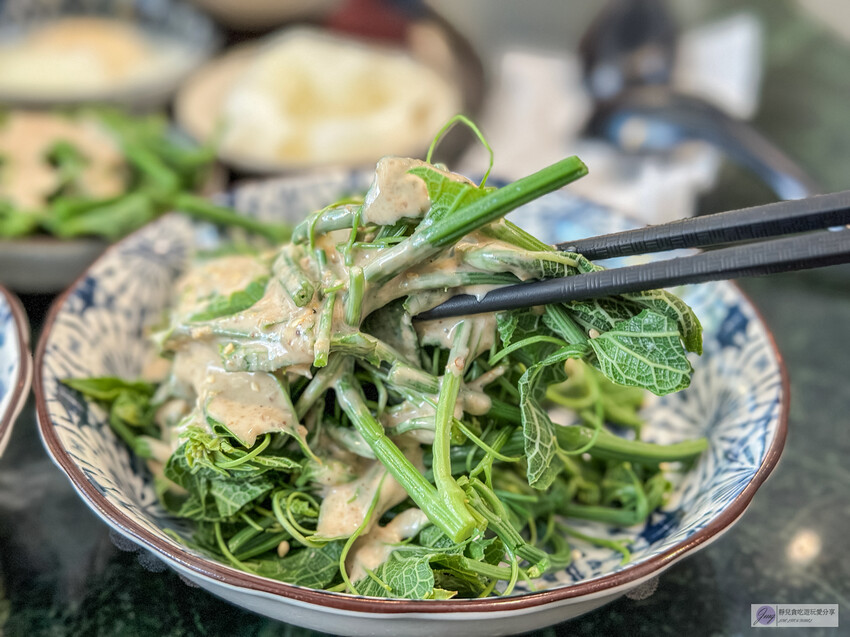 花蓮人氣文青風成康飲食店！50年老屋改造，剝皮辣椒炒手必點。
